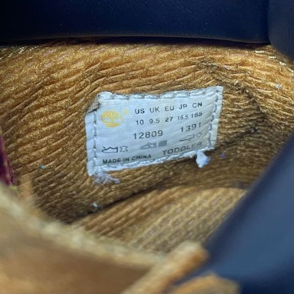 Kids Timberland 6” Classic Boots Size 10 in Tan Nubuck - Picture 7 of 8